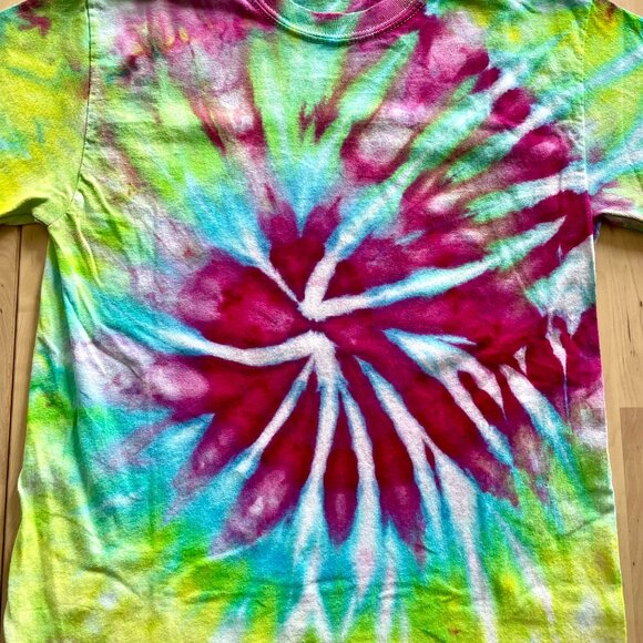 Gildan Unisex Adults Fuchsia Blue Swirl Dyed T-Shirt size Small CUSTOM TIE-DYED - Picture 2 of 4